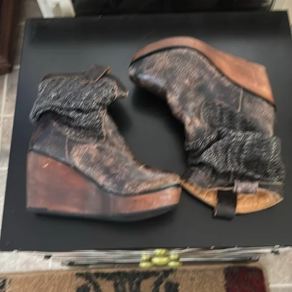 Bedstu Black with gold wash leather sweater slouch wedge bootie US8.5 - Picture 2 of 11
